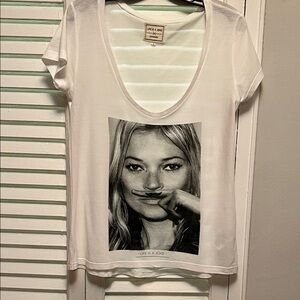 Women White Graphic Tee size S